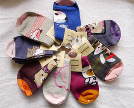 好女春華品牌女襪 精選高品質，舒適與時尚并存